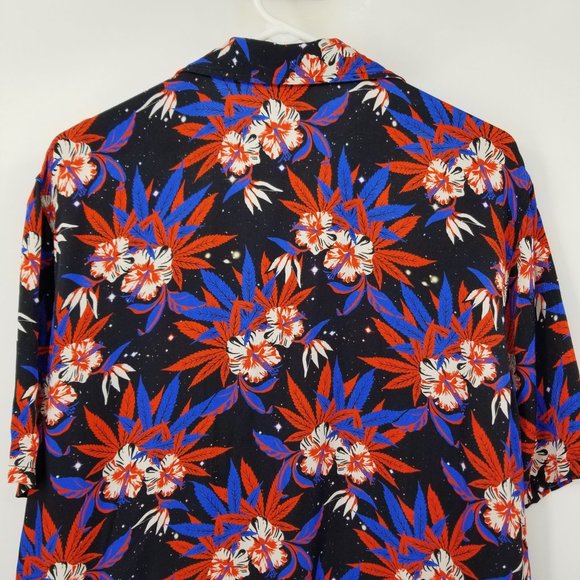 SSS World Corp Red and Blue Short Sleeved Button Down Shirt Size Medium - Picture 9 of 11